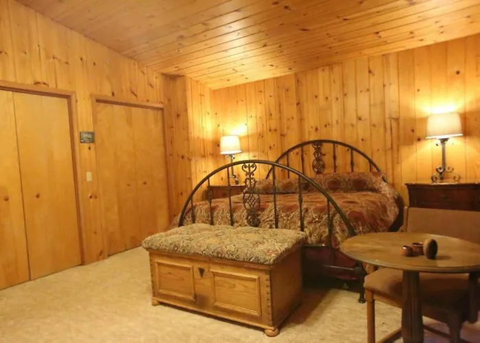 Secluded Nestled In Woods Of Snow King Mountain Near Hole Holiday home *