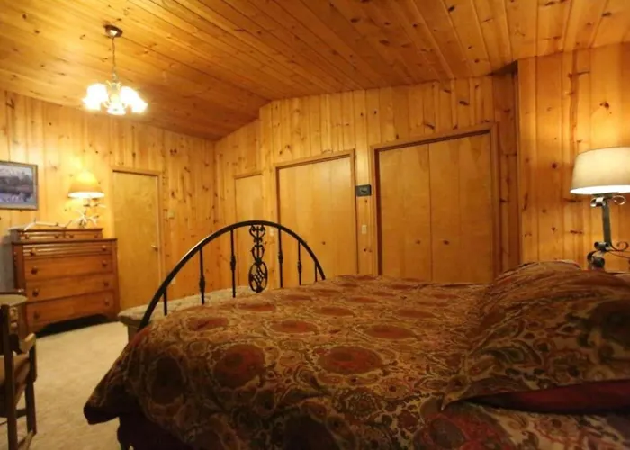 Secluded Nestled In Woods Of Snow King Mountain Near Hole Holiday home *